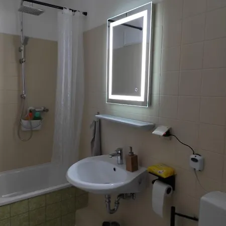 Im Zentrum Von Inklusive Wlan Oberhausen (North Rhine-Westphalia)